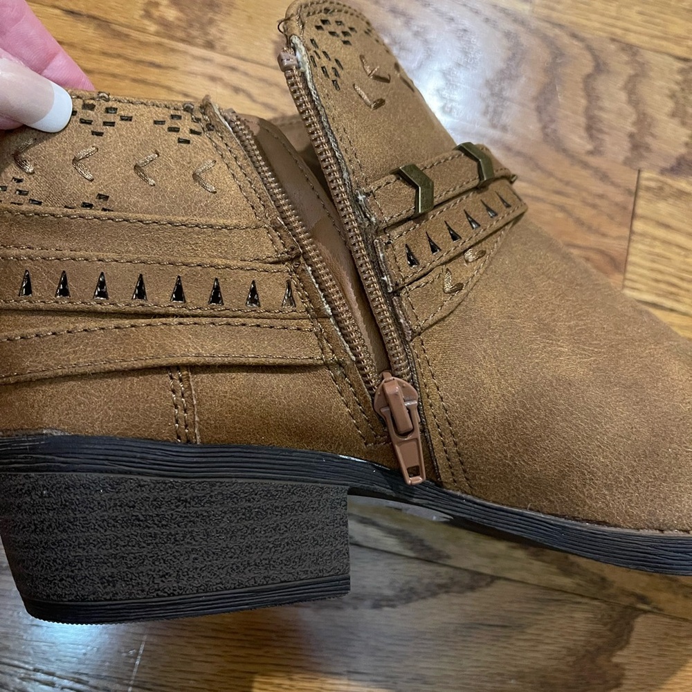 NWOT Sugar Cognac Western Aztec Cut Out Ankle Boots - Picture 6 of 13